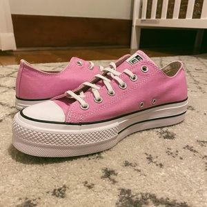 Brand new pink platform Converse Chuck Taylors